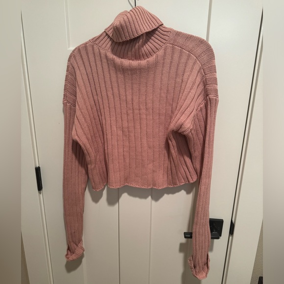Forever 21 Pink cropped turtleneck sweater - Picture 2 of 4